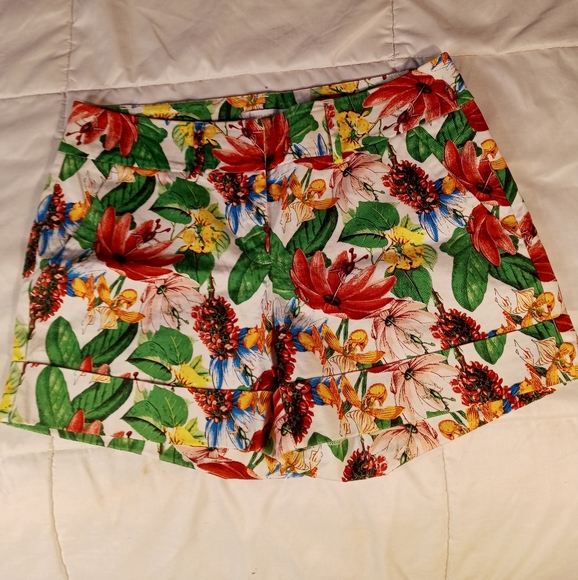 New York & Company Shorts - Picture 1 of 5